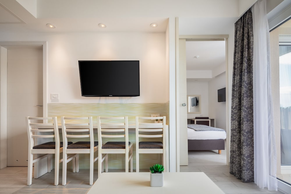 APARTHOTEL TAMARIS 60/74