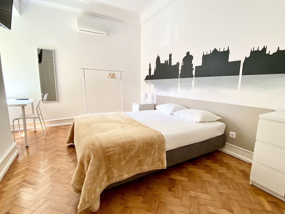 شقة كلاسيكية بسريرين مزدوجين بـ5 غرف نوم مع أريكة، Home Out Rooms and Apartments 4/9