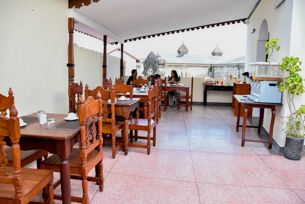 Forodhani Park Hotel 40/50
