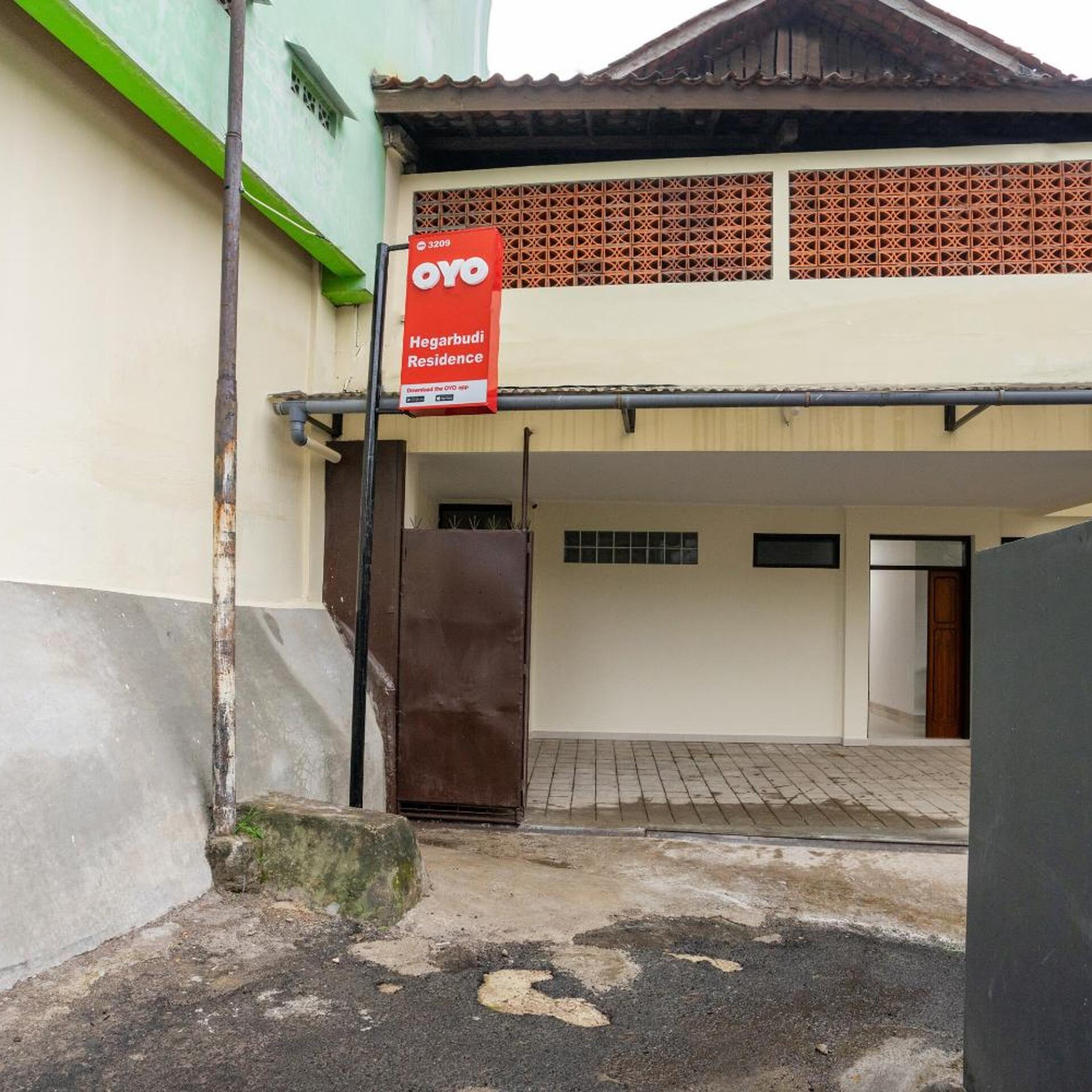 Hotel O Hegarbudhi Residence 43/49