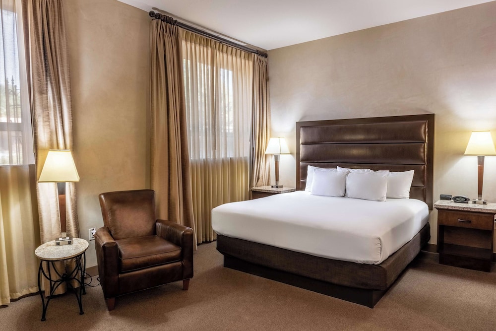 Drury Plaza Hotel In Santa Fe 14/50