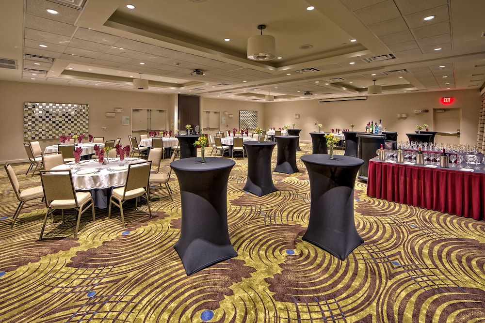 Holiday Inn Hotel And Suites Tupelo North 37/55