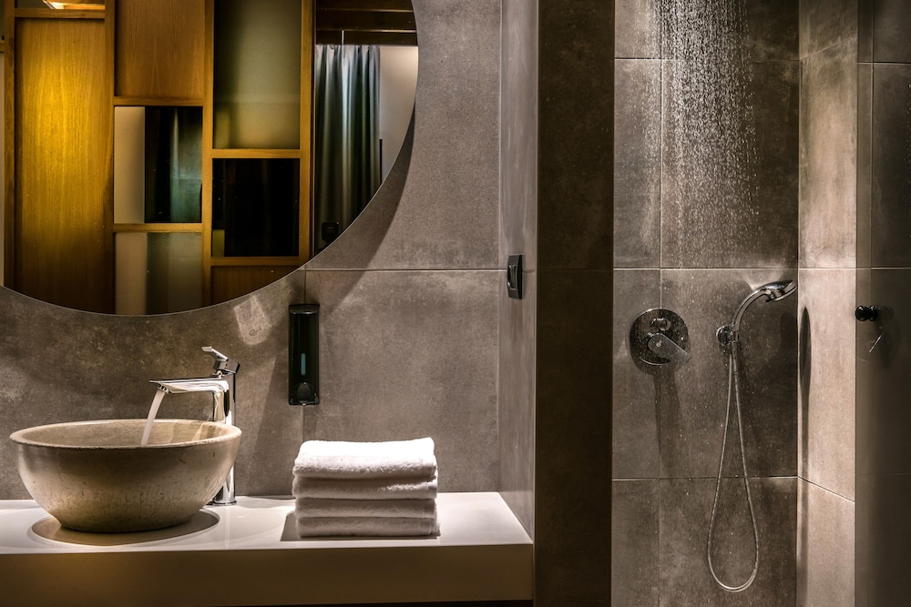 Petousis Hotel & Suites 50/50