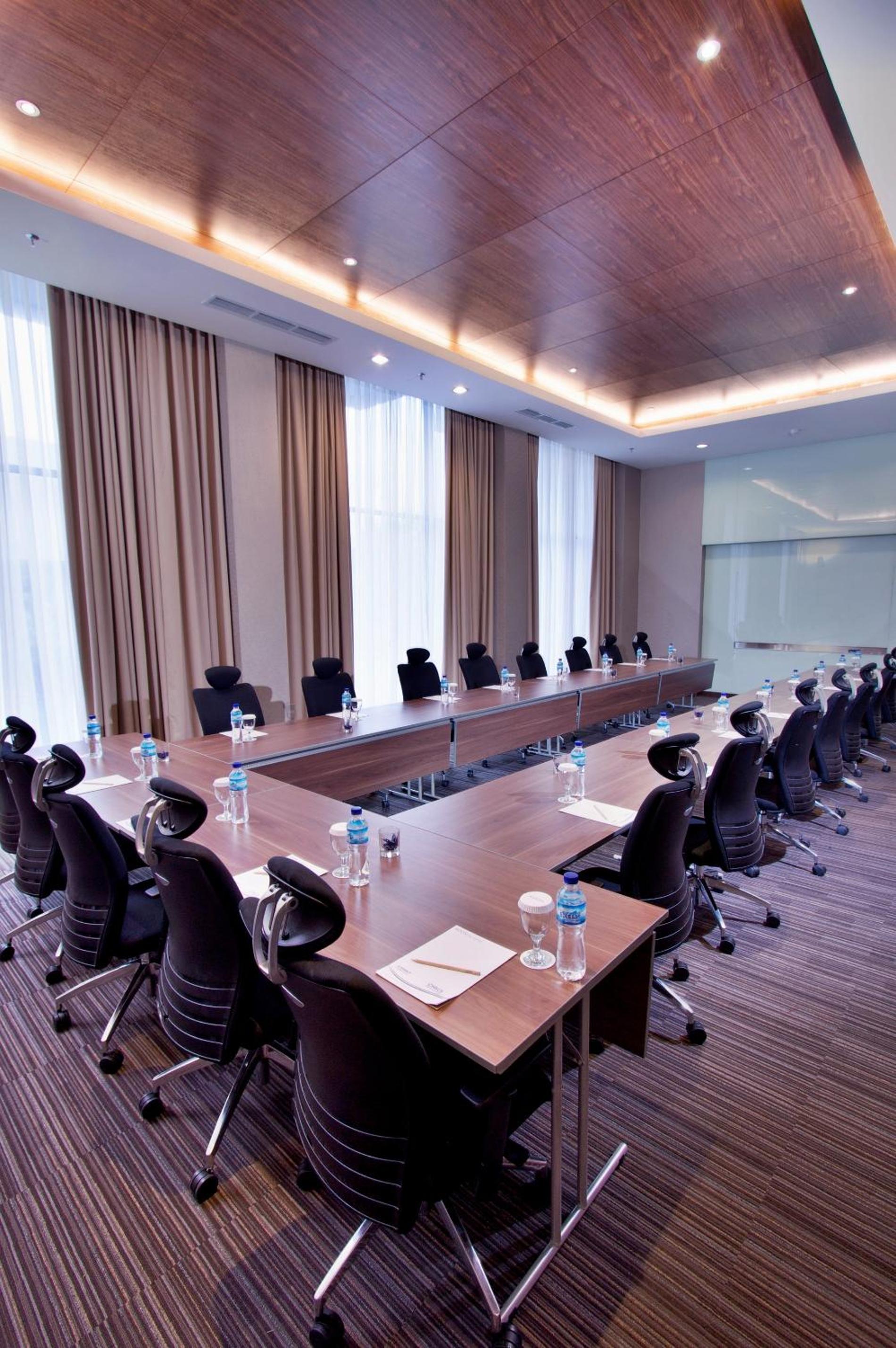 Soll Marina Hotel And Conference Center Bangka 44/47
