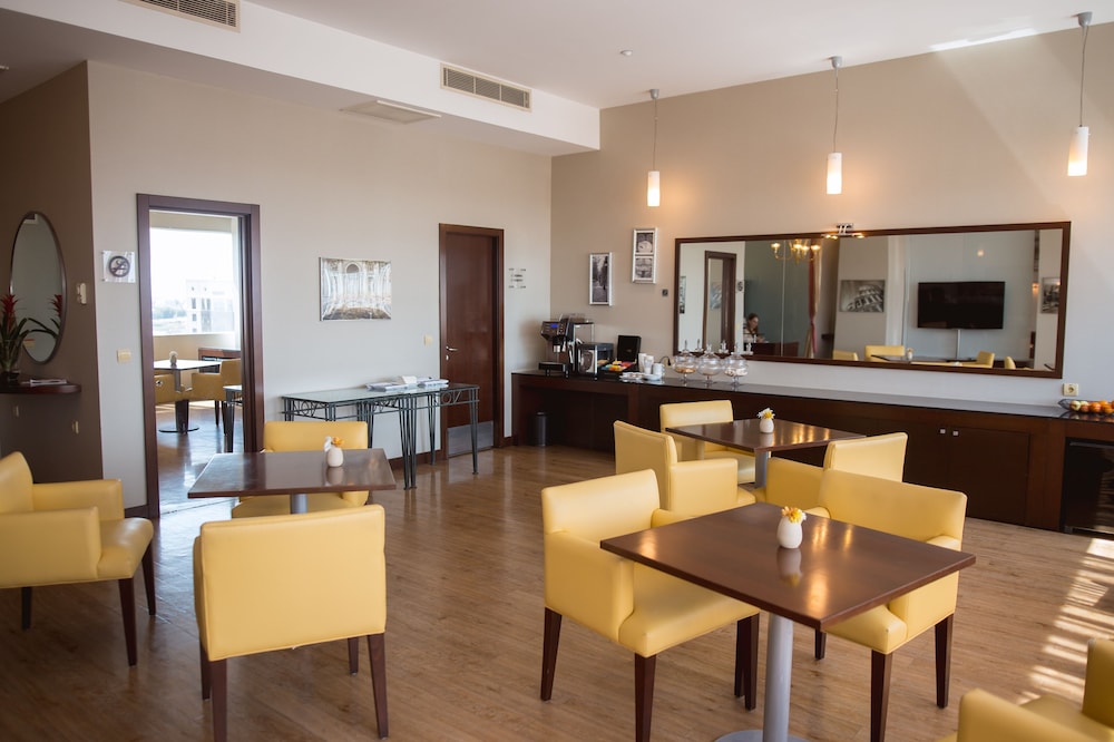 Renaissance Atyrau Hotel 38/54