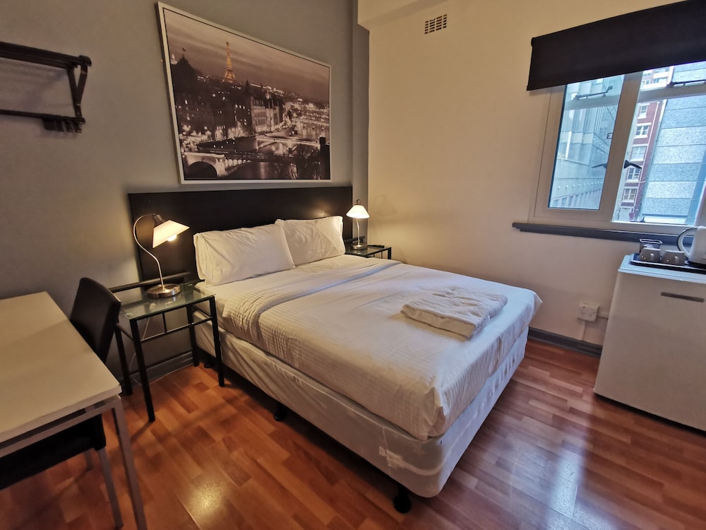 ROOM, DOUBLE BED, SHARED BATHROOM