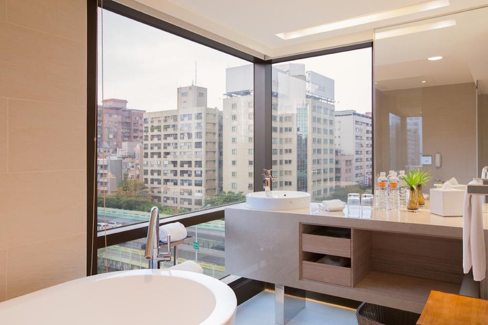 Cozzi Minsheng Taipei Hotel 40/49