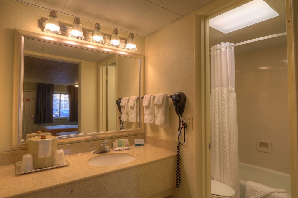 Quality Inn And Suites Dollywood 13/31