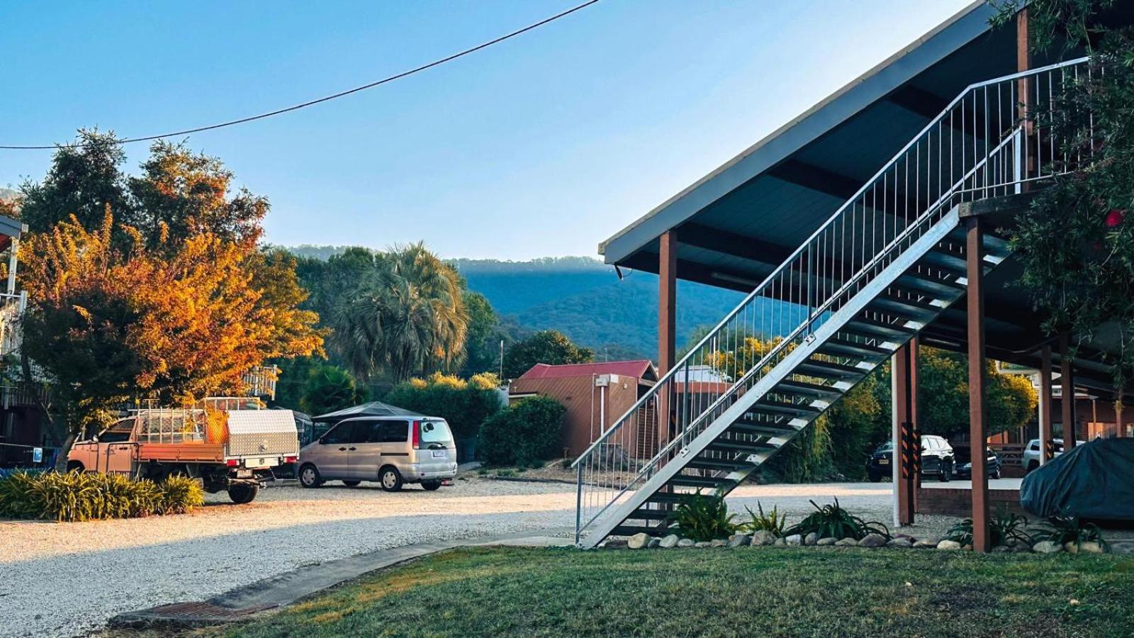MOUNTAIN CREEK MOTEL 42/50