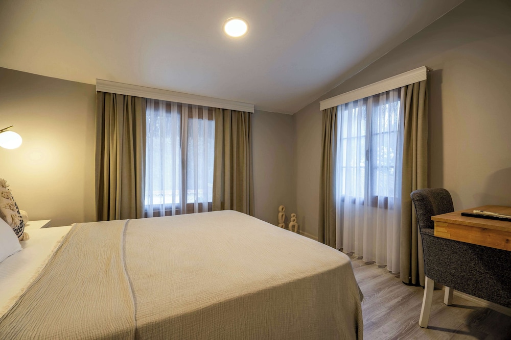 Bugra Alacati - Adults Only 6/42
