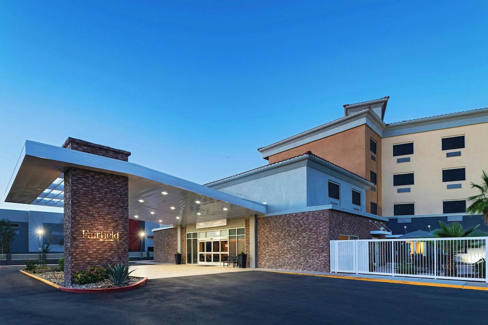 Chandler Hospitality Inn (Holiday Inn Express and Suites Phoenix/Chandler) 25/32