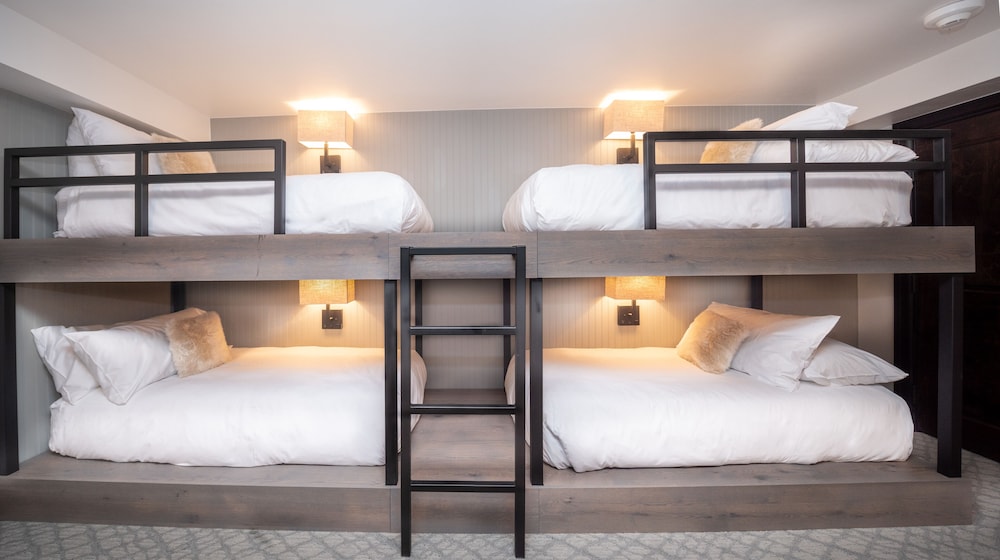 2 BEDROOMS, SUITE