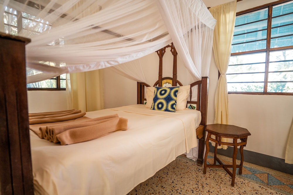 Pongwe Beach Hotel 8/50