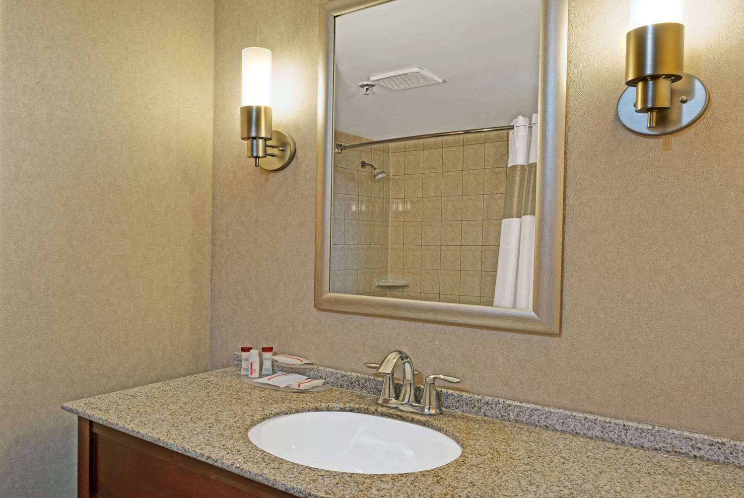 Ramada by Wyndham Niagara Falls/Fallsview 11/11