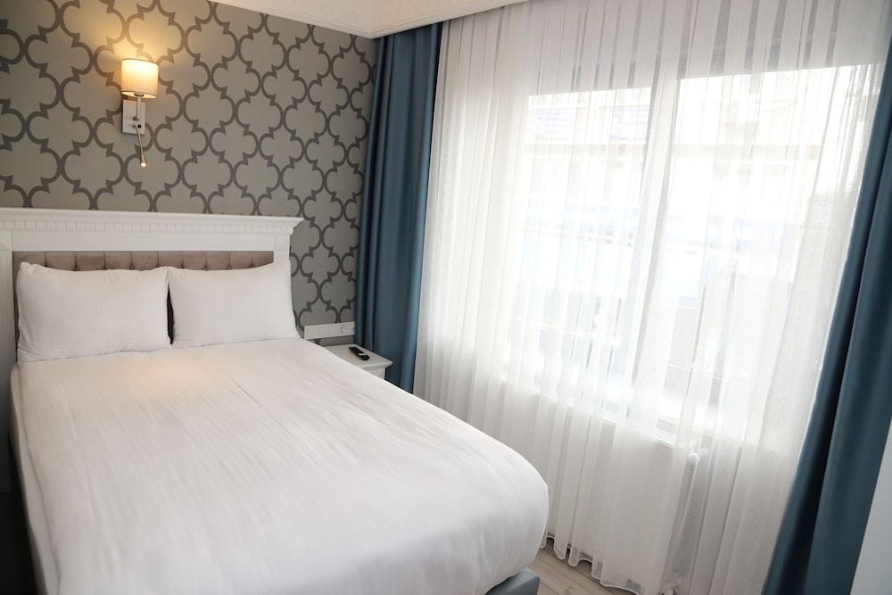 Novus Hotel 12/22