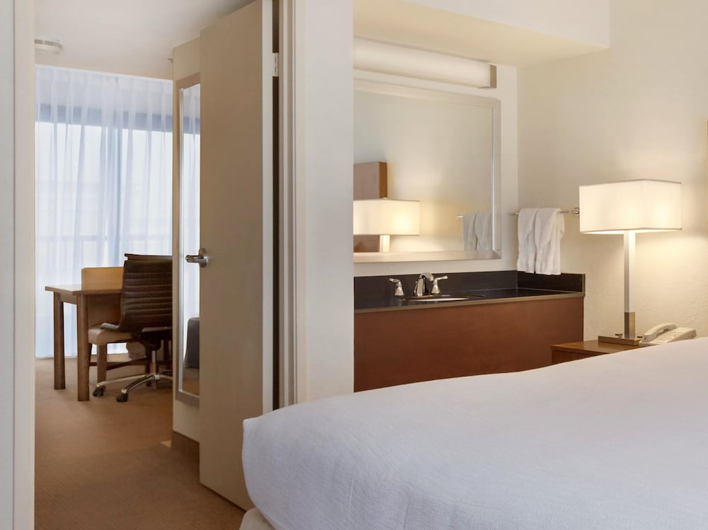 Embassy Suites Baton Rouge 13/47