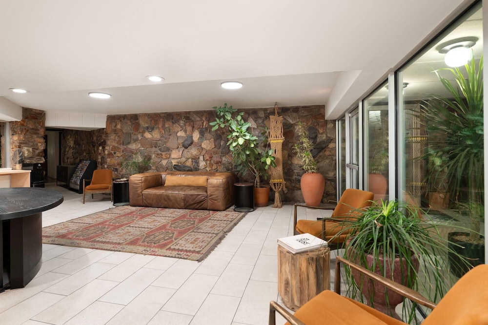 Papago Hotel by Reside, Trademark Collection by Wyndham 12/68