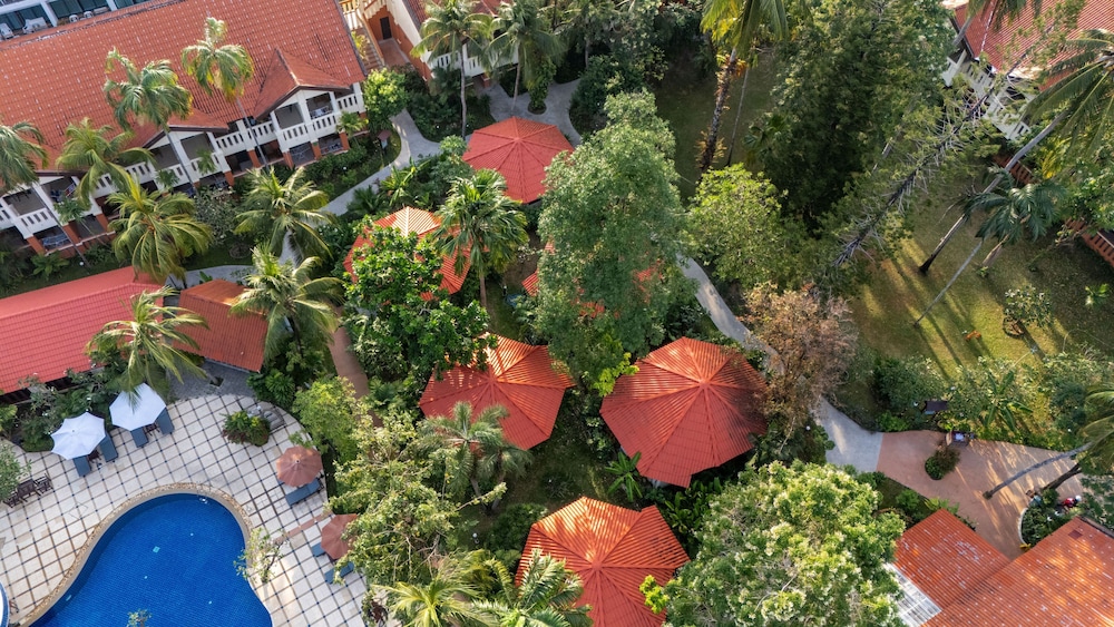 Phuket Leelavadee Hua Ting Resort 27/50