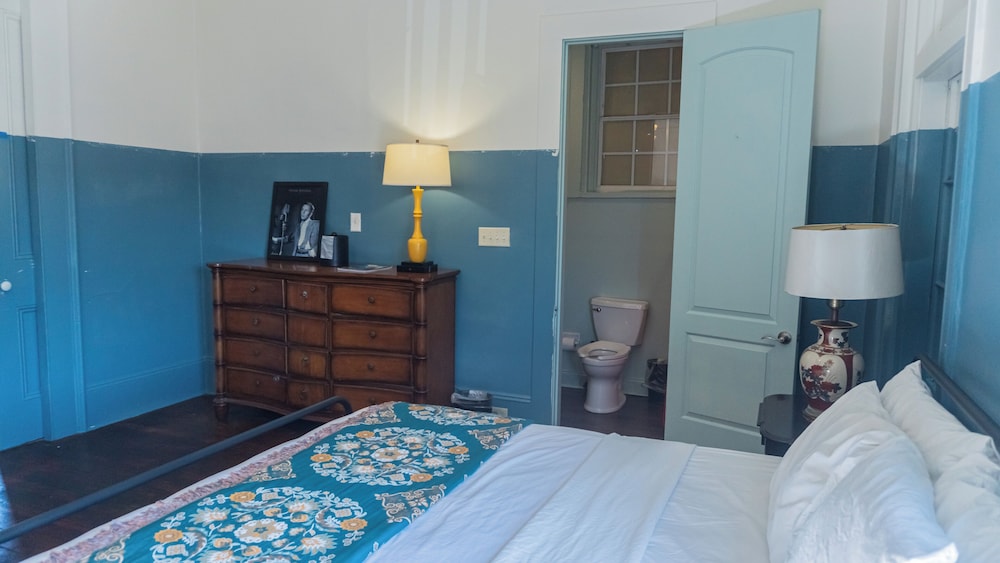 Historic Mardi Gras Inn 28/50