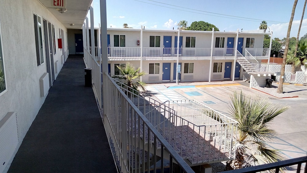 Motel6 Blythe, CA - South in BLYTHE - CA
