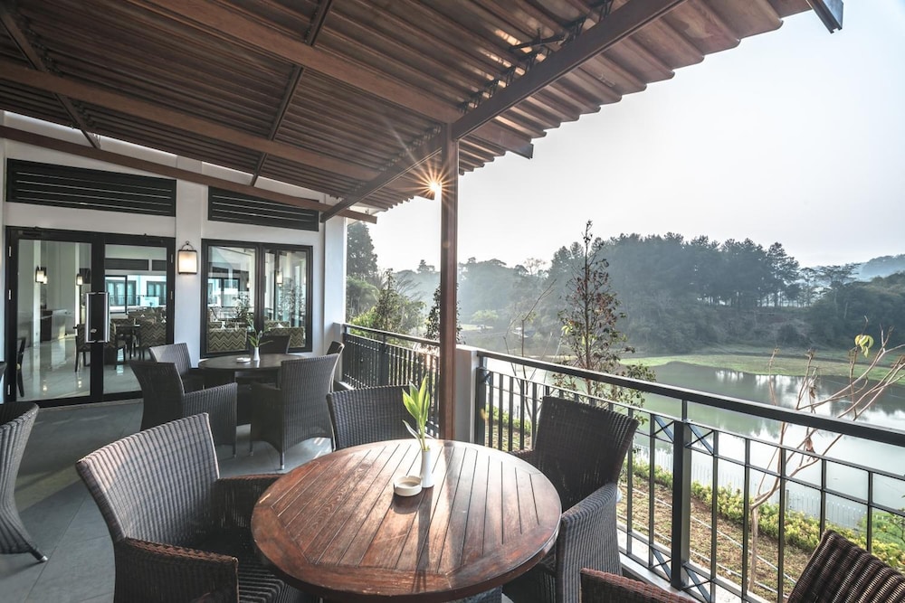 Lido Lake Resort by MNC Hotel 36/63