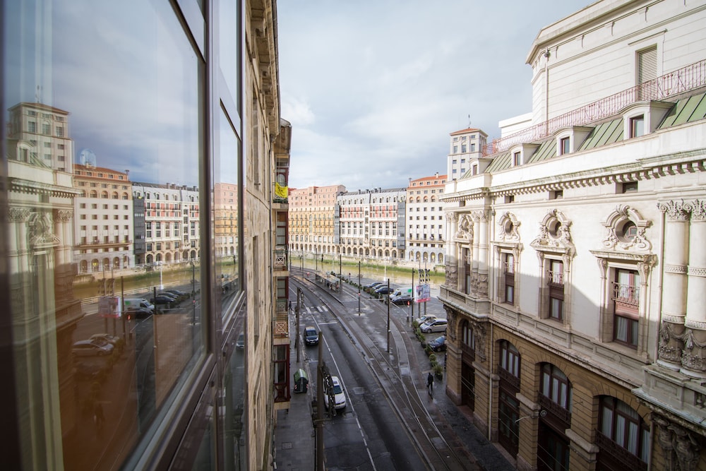 Petit Palace Arana 46/50