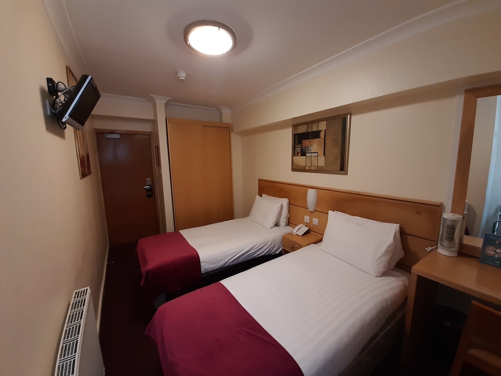 Americana Hotel 27/60