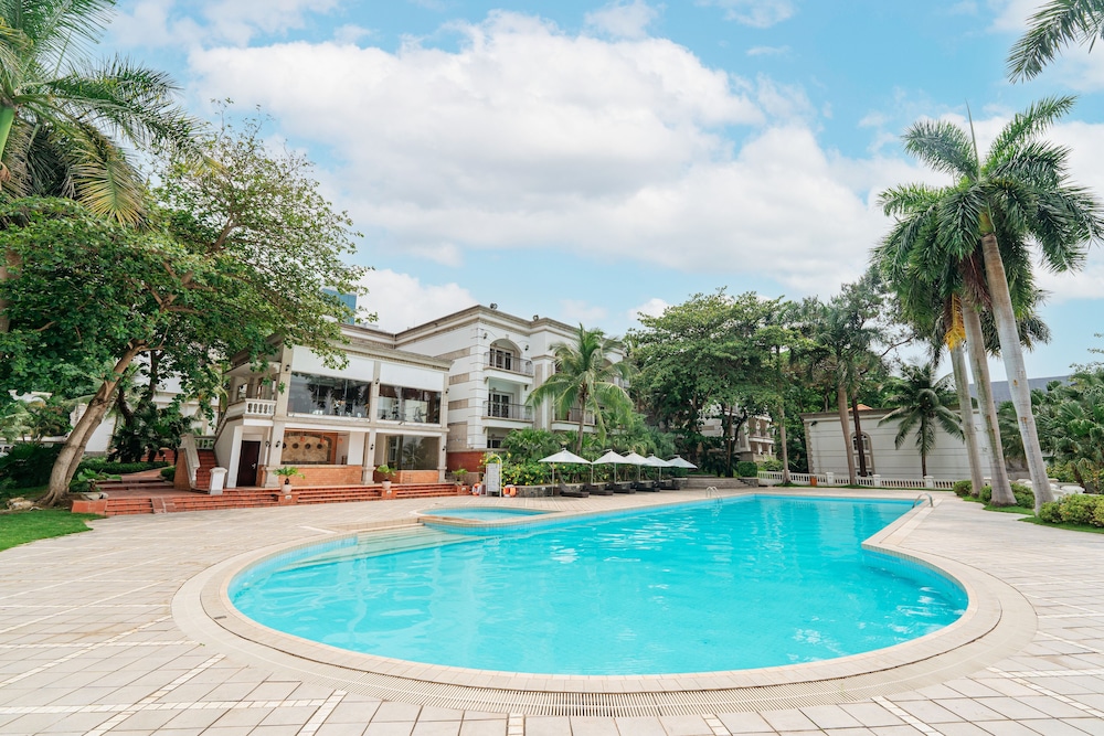 Royal Halong Hotel 66/70