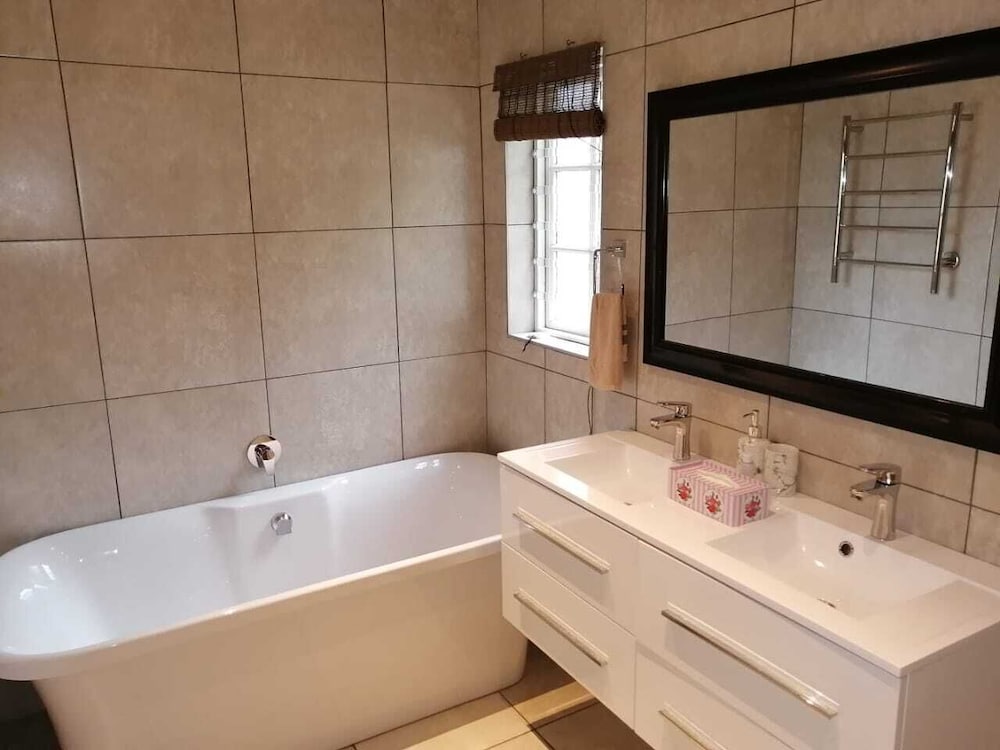 Fiore Guest Accommodation 49/50