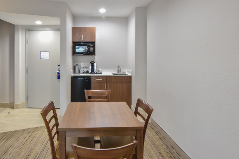 Holiday Inn Express Suites Indianapolis Northwest An Ihg Hotel 50/51