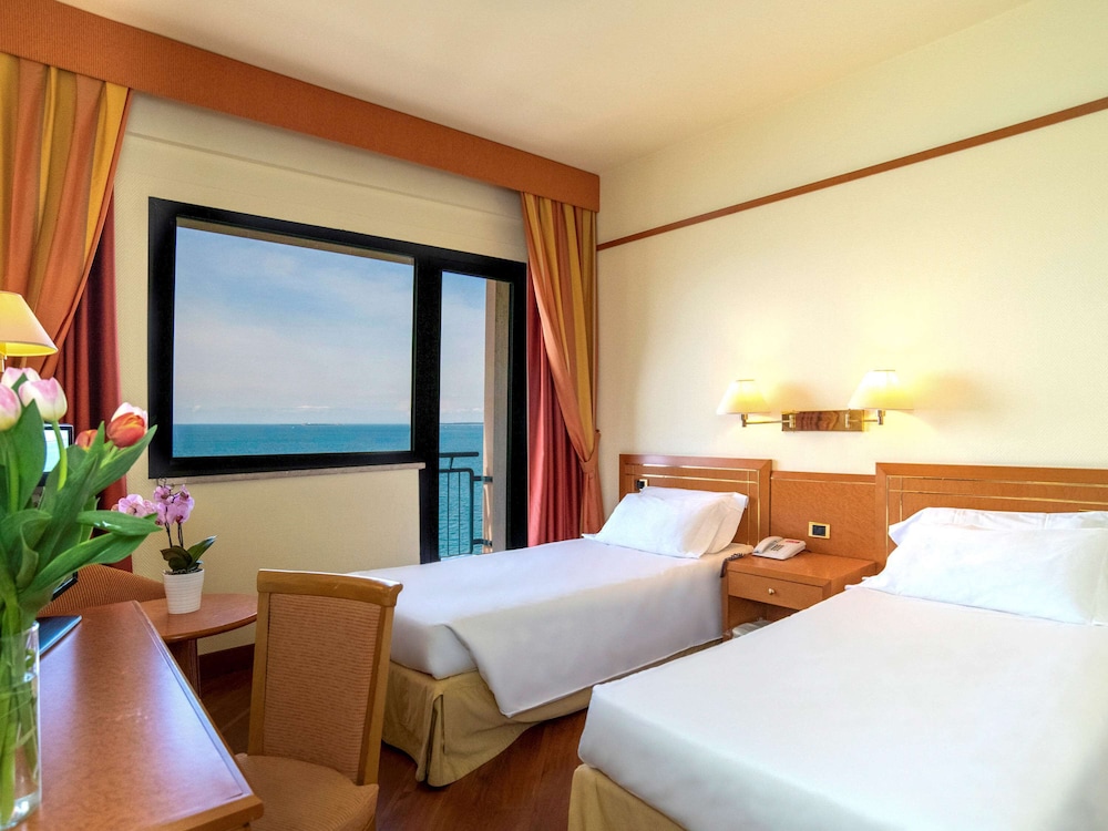 Hotel Delfino Taranto 11/74