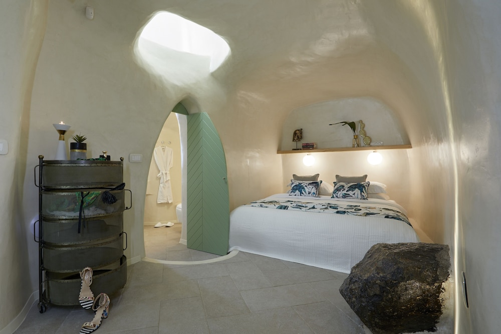 Gitsa Cliff Luxury Villa [VR] 12/27