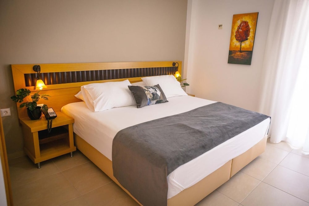 SARANTIS HOTEL 13/69