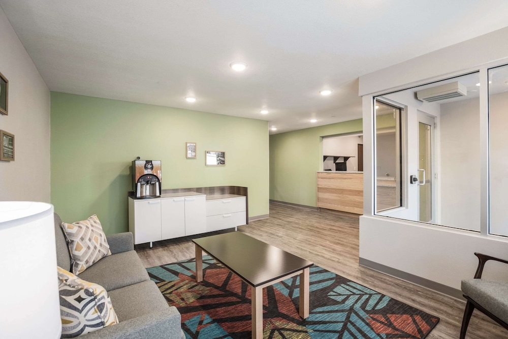 WoodSpring Suites Detroit Madison Heights 5/22