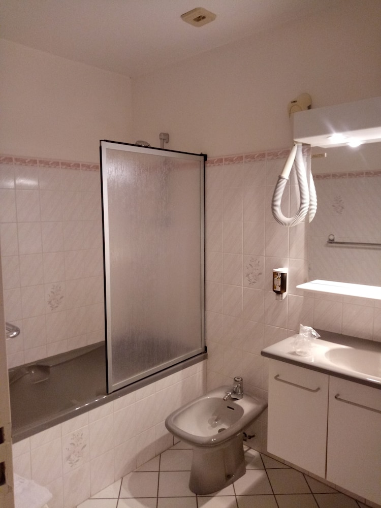 Hotel Moderne 43/45