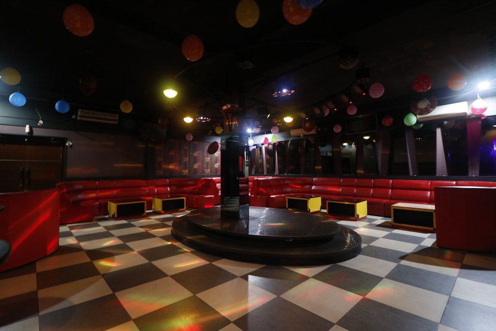 Reddoorz Plus Near Dc Mall Batam 8/39