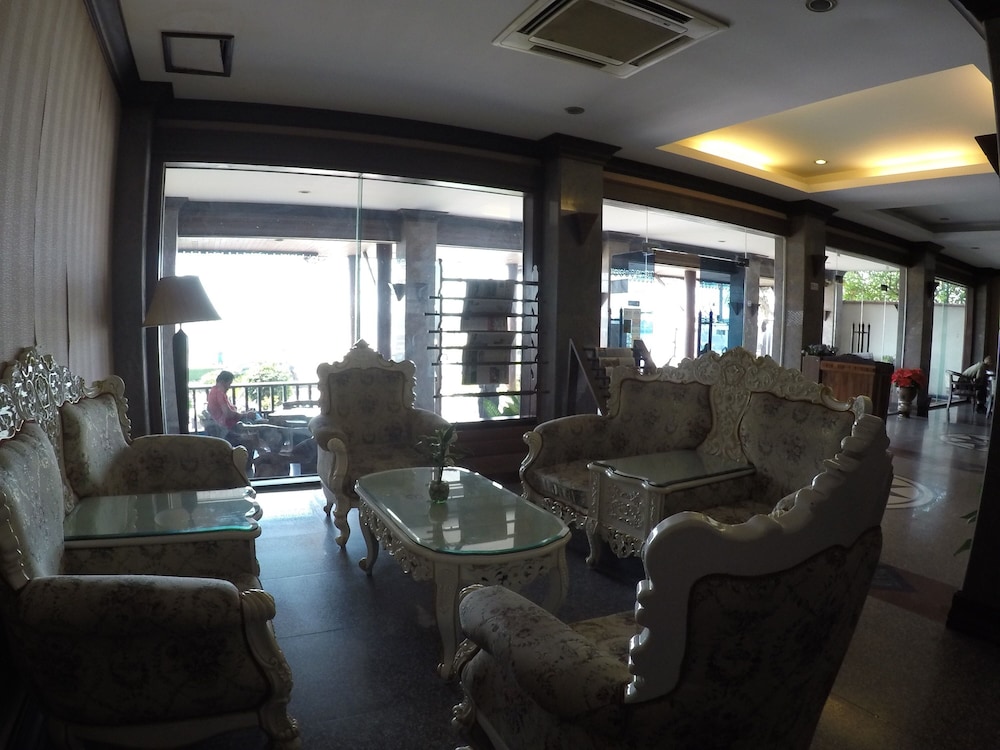 Sengtawan Riverside Hotel 13/23