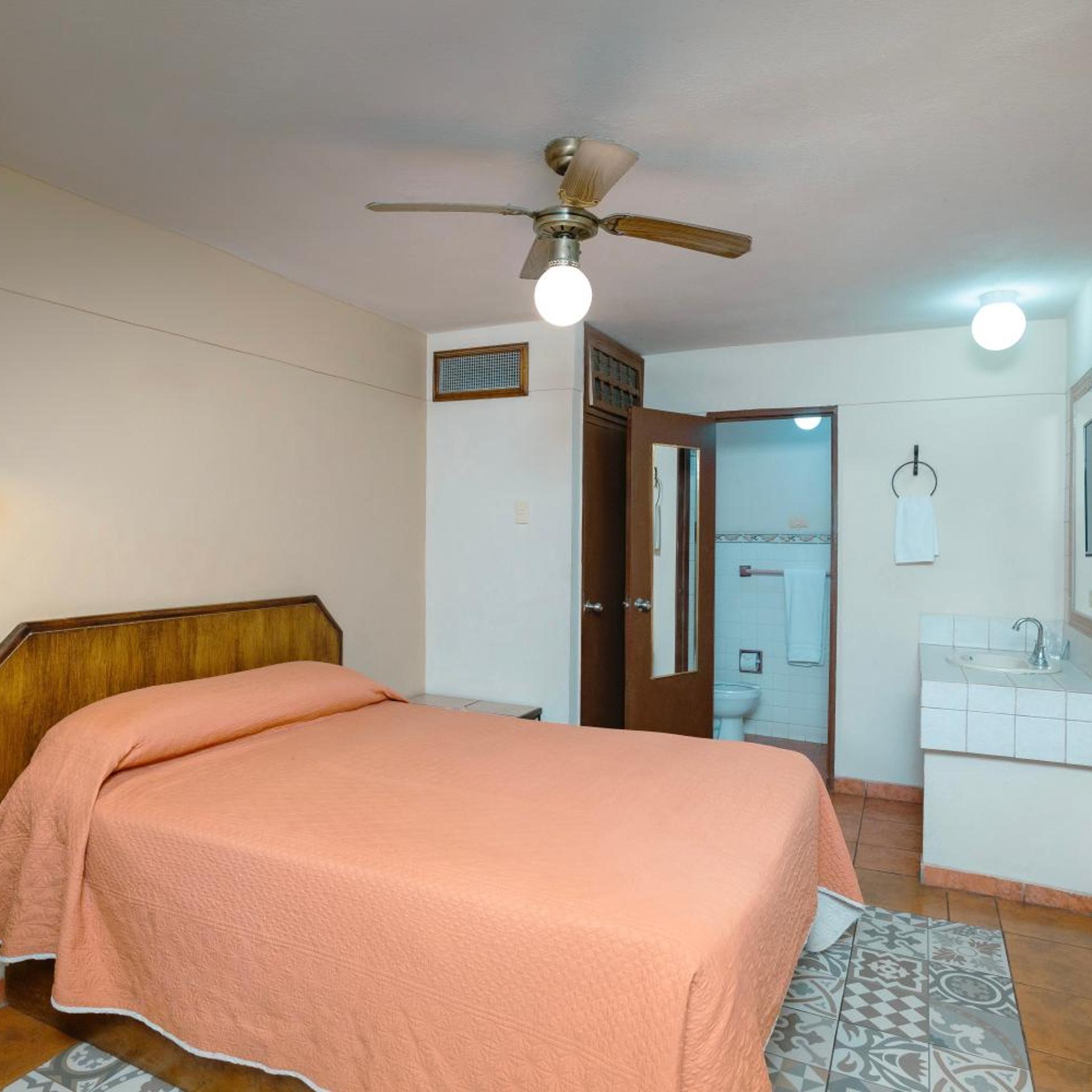 غرفة بسرير مزدوج أو سريرين منفصلين، Hotel Suites Kino 2/4