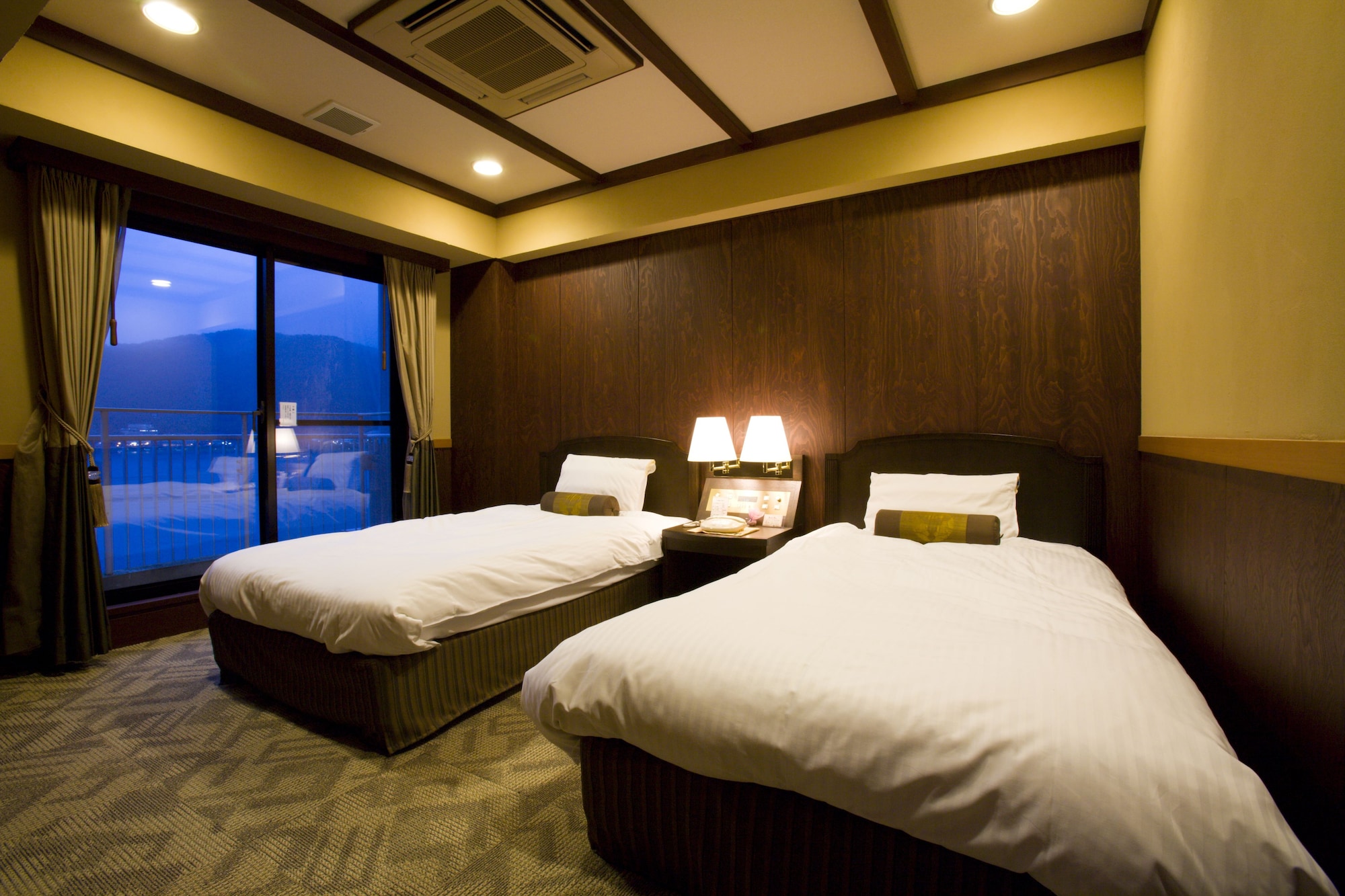 SUITE, OUTDOOR BATH, EAST WING