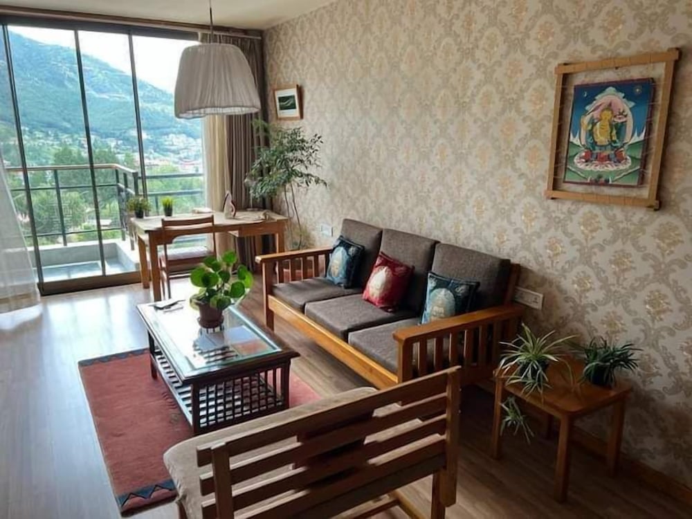 Bhutan Suites 16/34