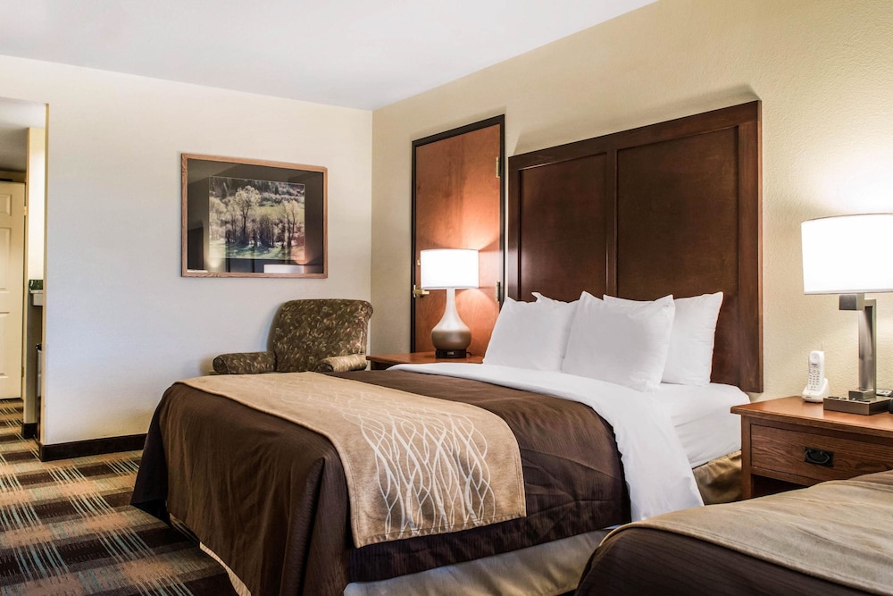 Comfort Inn Suites Sheridan 8/25