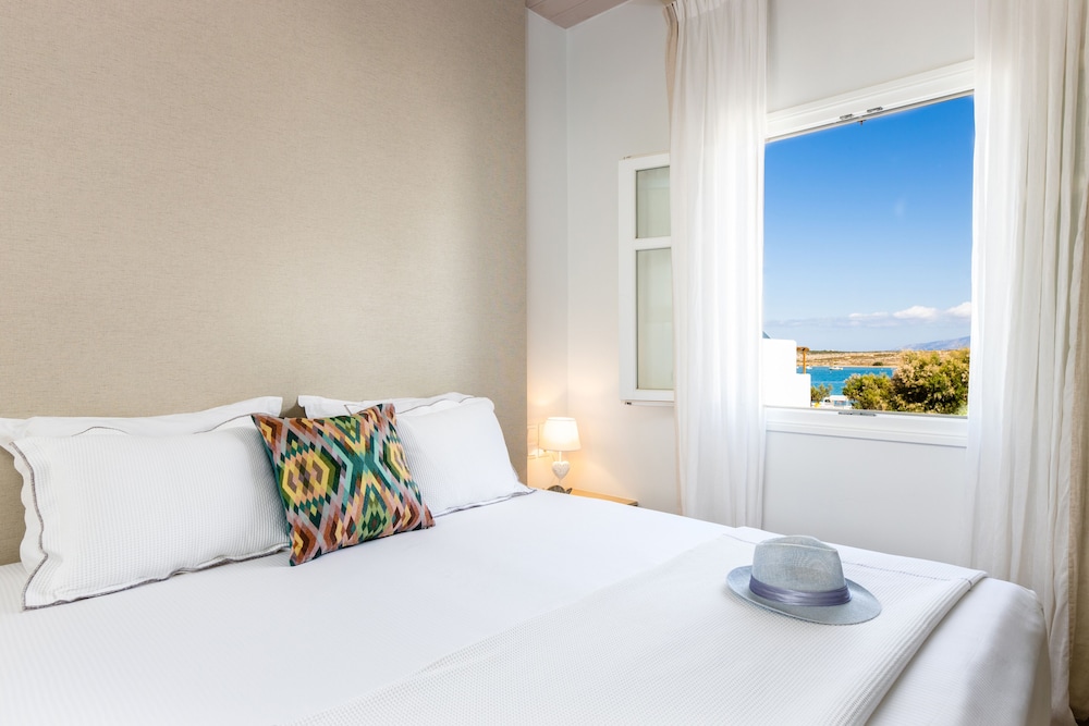 Superior, Partial Sea View