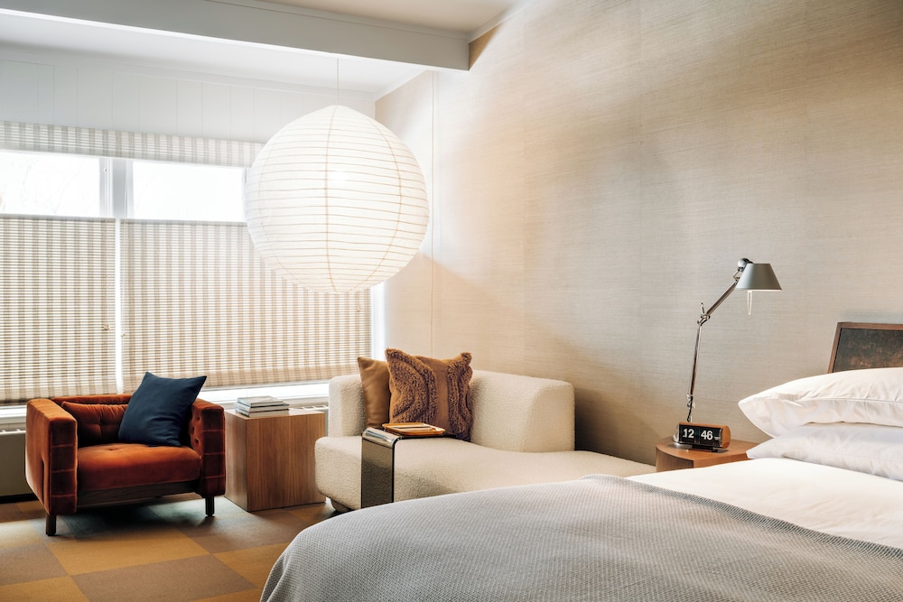 Superior, King Bed, Lake Side