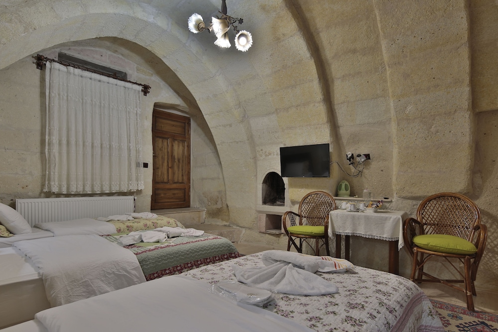 View Cave Hotel 40/50