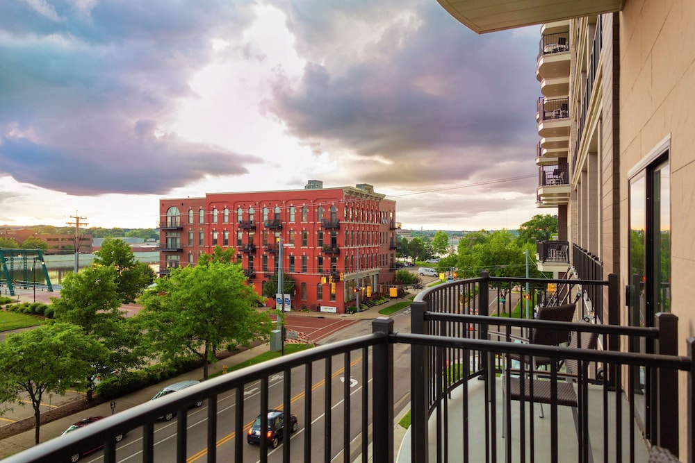 Embassy Suites by Hilton Grand Rapids Downtown, MI 7/59