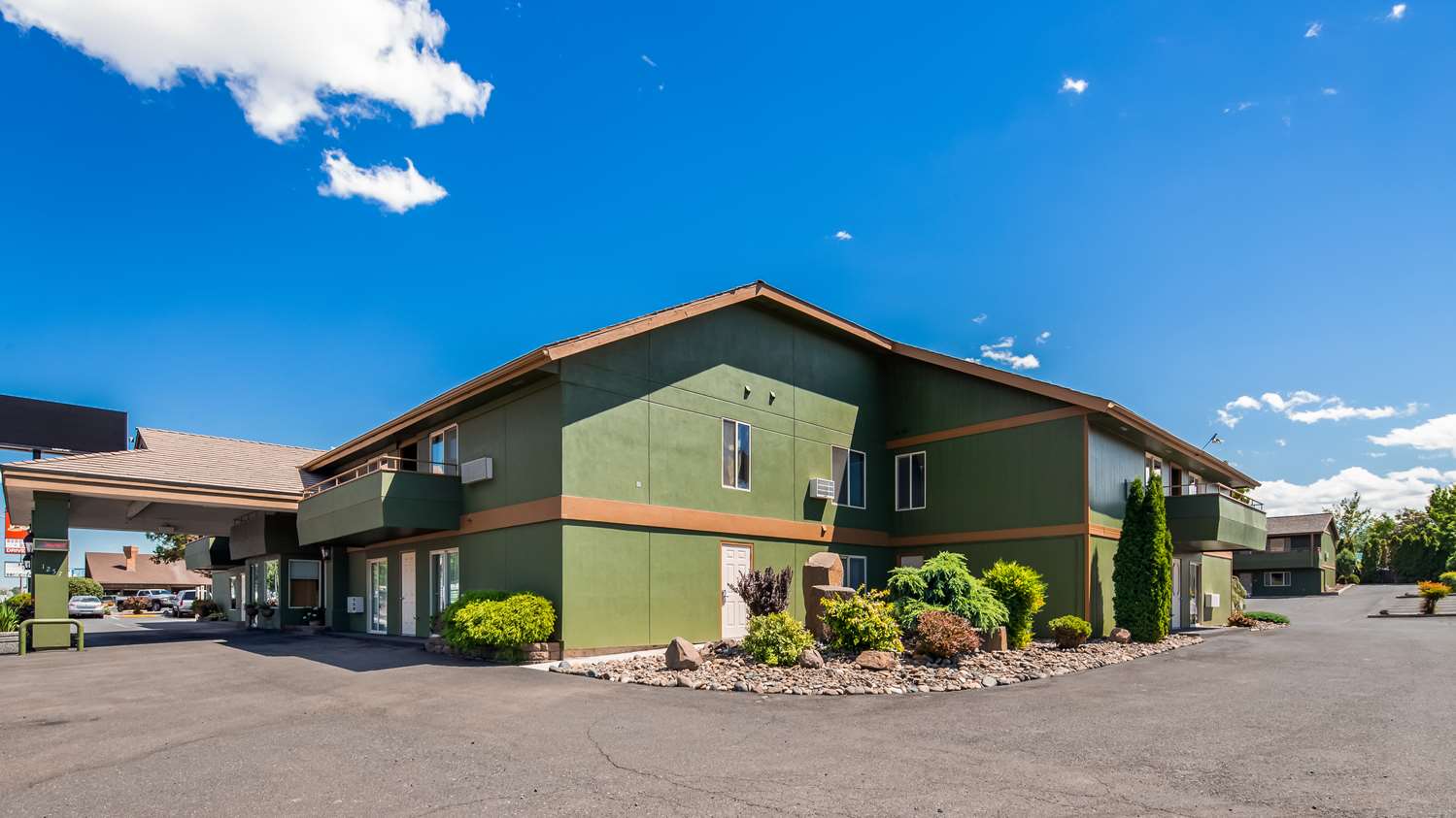 RiverTree Inn 3/27