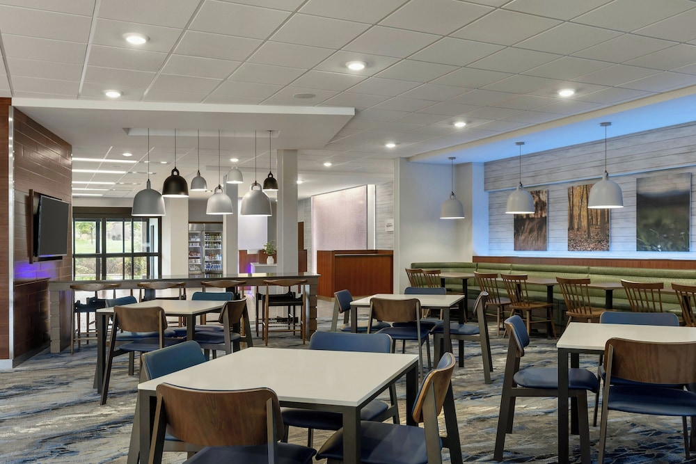 Fairfield Inn Suites By Marriott St Paul Northeast 17/30