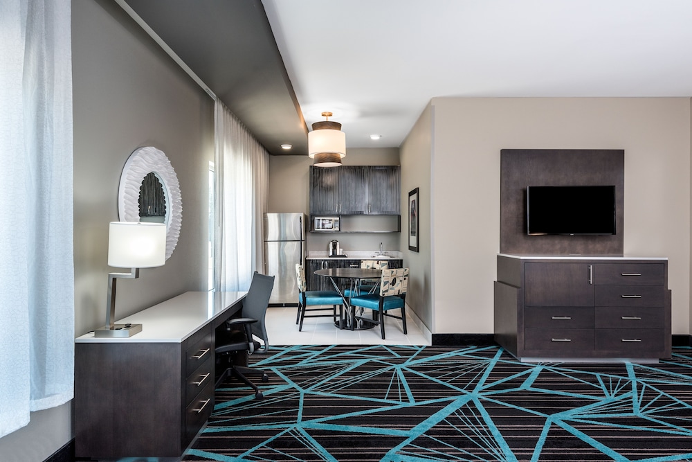 Holiday Inn Express And Suites Charlotte Airport 42/58