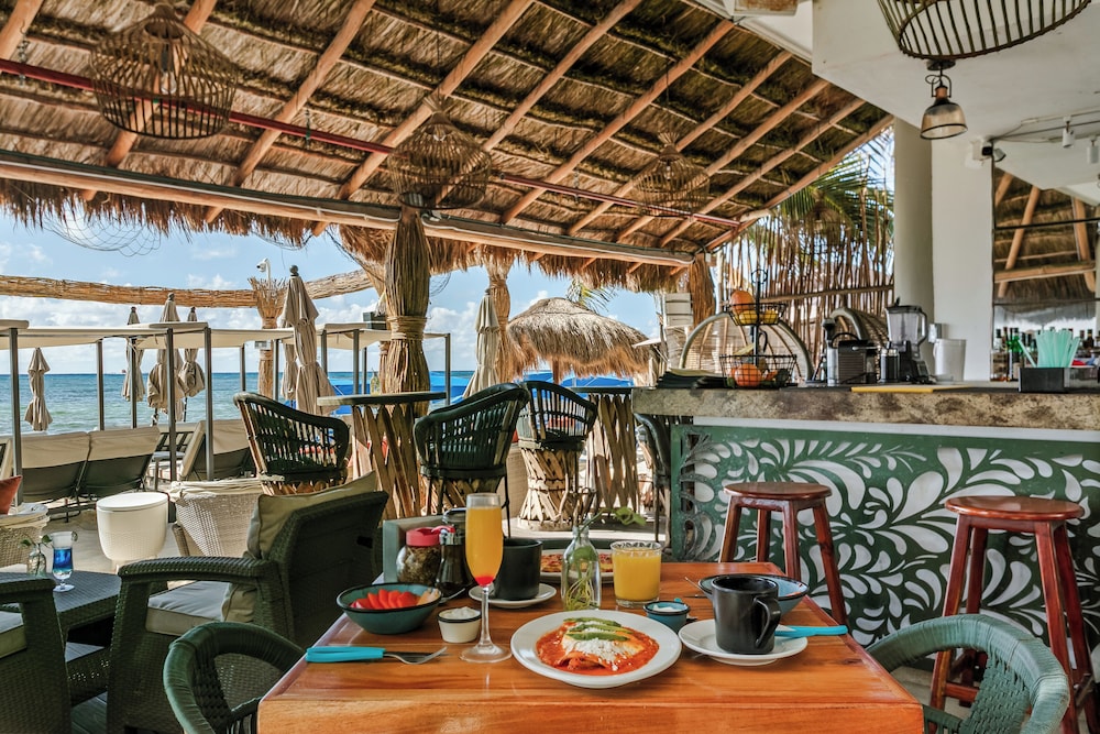 Luciana Hotel & Beach Club by Kavia 62/76