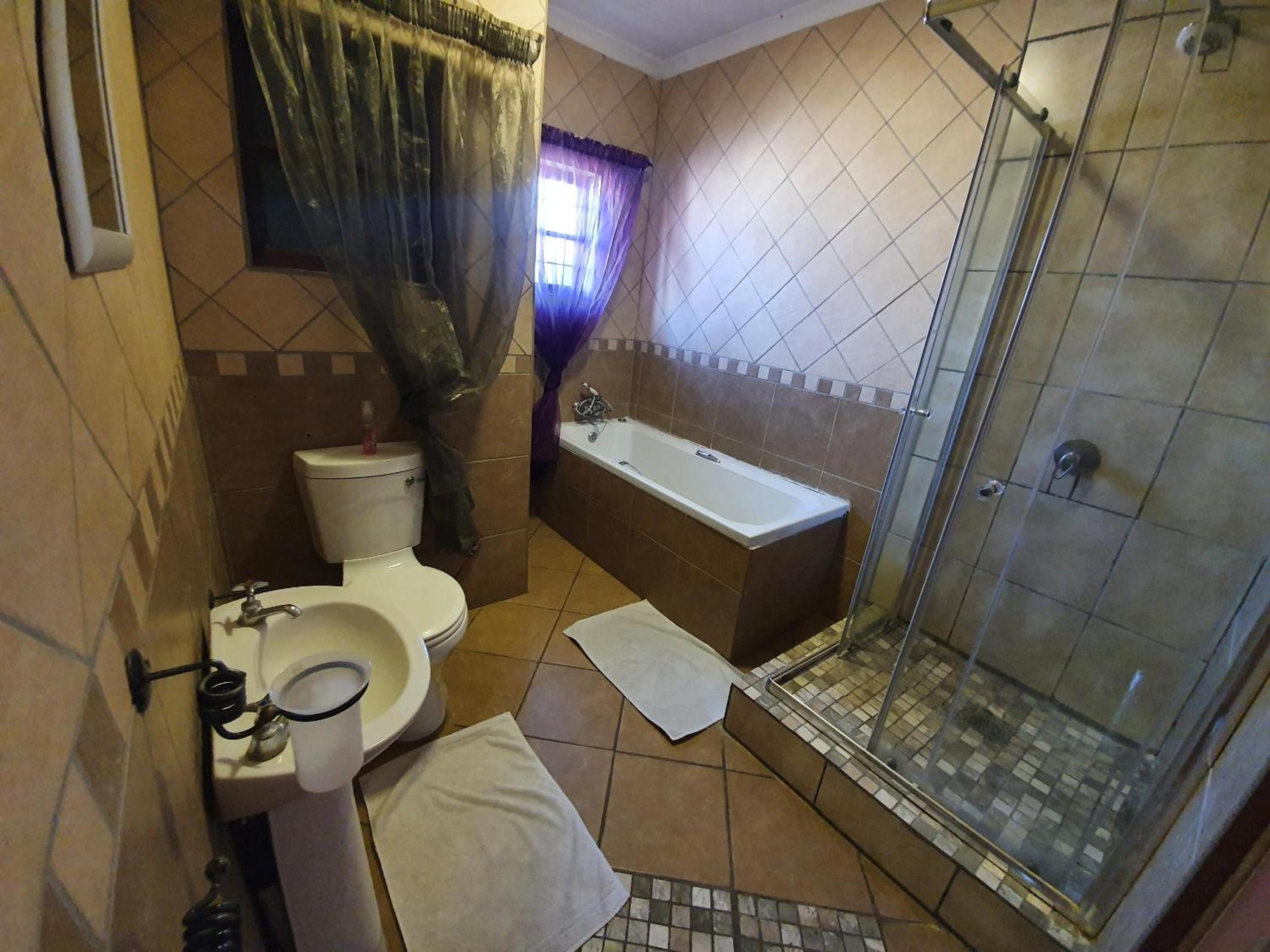 Castello Guesthouse 47/49